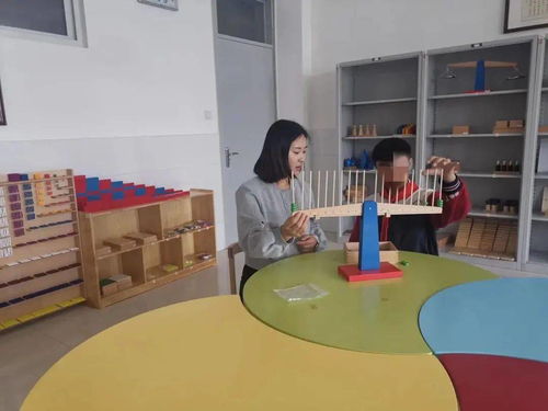 临沂经济技术开发区第二实验小学为随班就读学生发放学习用品