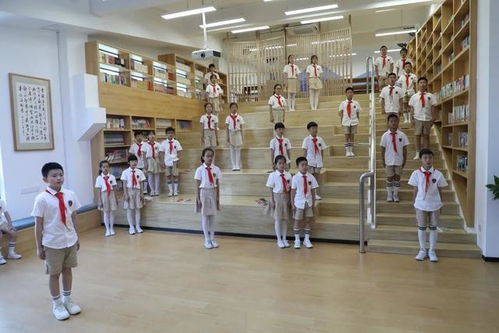 欢乐 龙游县领导陪孩子们过 六一